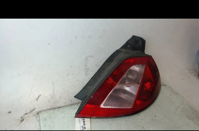 Feu arrière gauche RENAULT MEGANE 2003 occasion