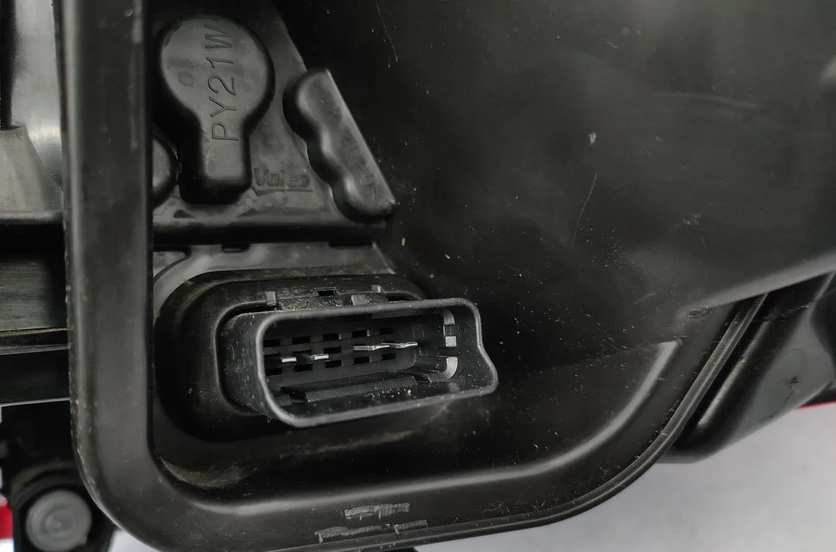 Feu arrière gauche RENAULT MEGANE 3 PHASE 2 BREAK occasion