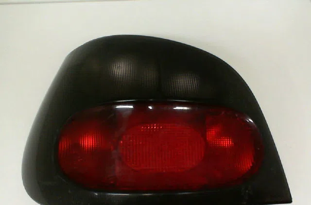 Feu arrière gauche RENAULT MEGANE I 1.9 D occasion