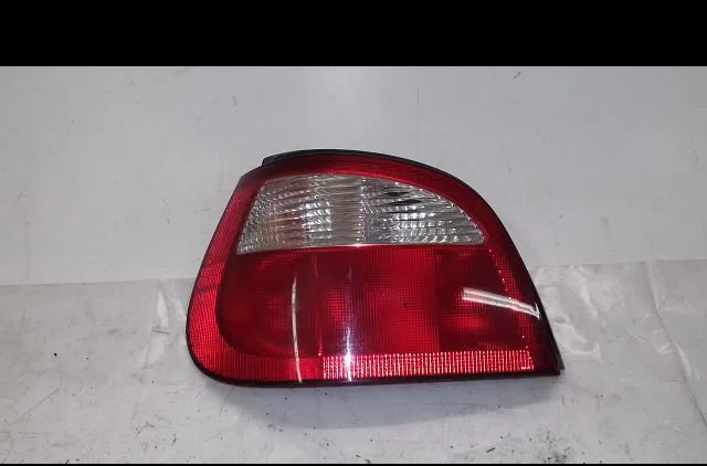 Feu arrière gauche Renault MEGANE I (BA0-1_) 1.4 16v (ba0d, ba1h, ba0w, ba10) (1999-2003) occasion