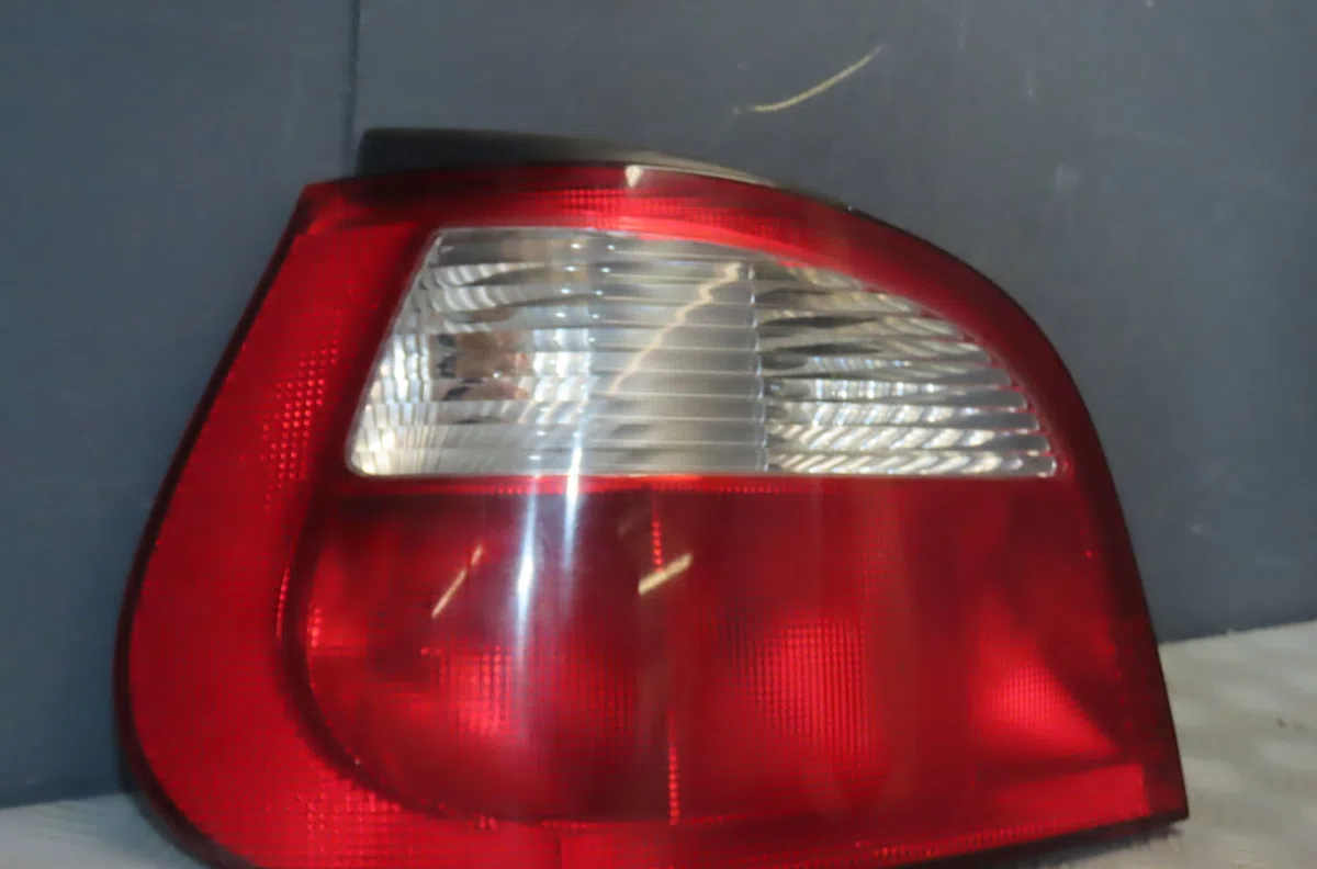 Feu arrière gauche Renault MEGANE I (BA0-1_) 1.4 e (ba0e, ba0v) (1996-2003) occasion