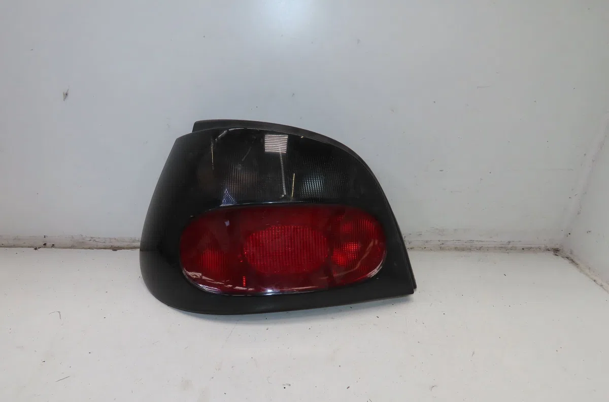Feu arrière gauche Renault MEGANE I (BA0-1_) 1.9 d eco (ba0a, ba0u, ba0r) (1996-2003) occasion