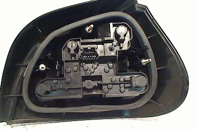 Feu arrière gauche Renault MEGANE I (BA0-1_) 1.9 dti (ba08, ba0n) (1997-2001) occasion