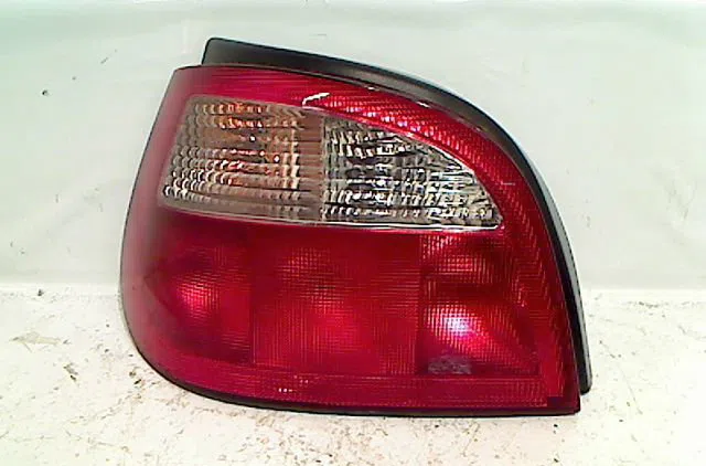 Feu arrière gauche Renault MEGANE I (BA0-1_) 1.9 dti (ba08, ba0n) (1997-2001) occasion