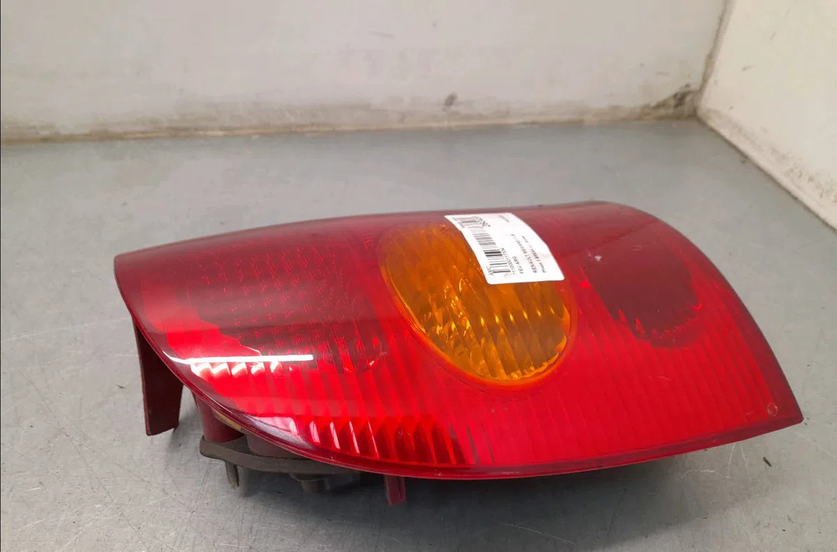 Feu arrière gauche Renault MEGANE I Break (KA0-1_) 1.6 16v (ka0b, ka04, ka11) (1999-2003) occasion