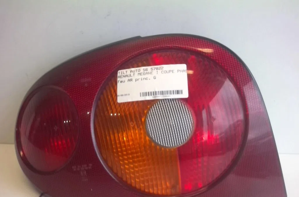 Feu arrière gauche Renault MEGANE I Coupé (DA0-1_) 1.9 dci (da05, da1f) (2001-2003) occasion