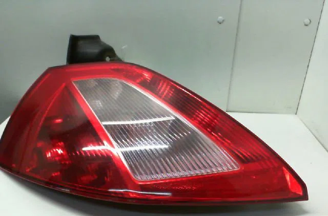 Feu arrière gauche RENAULT MEGANE II  1.4 16v 98ch occasion