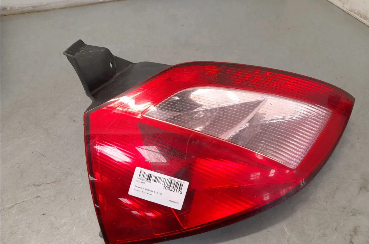 Feu arrière gauche RENAULT MEGANE II 2002 occasion