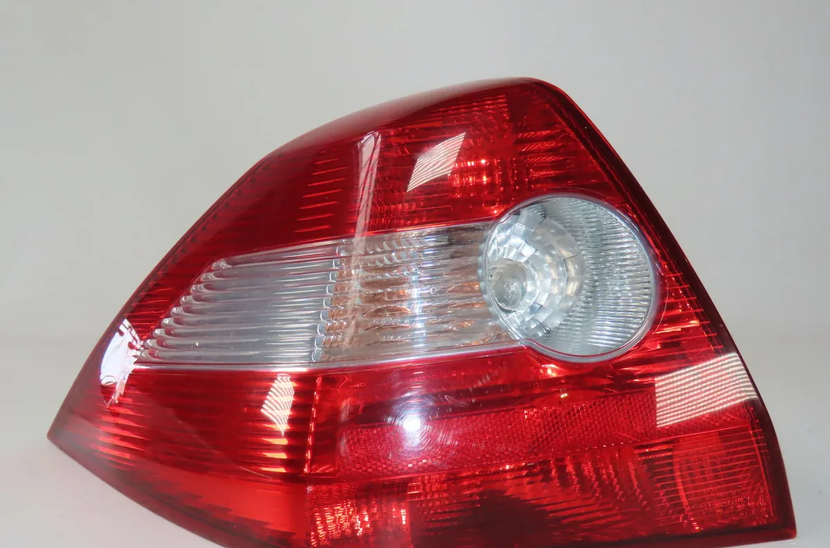 Feu arrière gauche Renault MEGANE II A trois volumes (LM0-1_) 1.6 (2003) 4 portes occasion