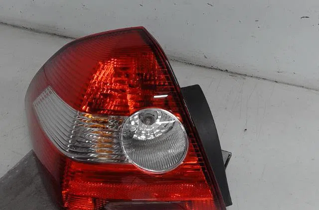 Feu arrière gauche Renault MEGANE II (BM0-1_, CM0-1_) 1.4 16v (bm0b, cm0b) (2002-2008) occasion