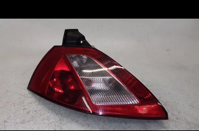 Feu arrière gauche Renault MEGANE II (BM0-1_, CM0-1_) 1.5 dci (bm0f, bm0t, bm2b, cm0f, cm0t) (2002-2008) 5 portes occasi