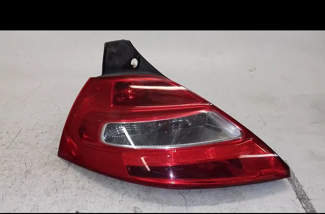 Feu arrière gauche Renault MEGANE II (BM0-1_, CM0-1_) 1.6 16v (2006-2008) occasion