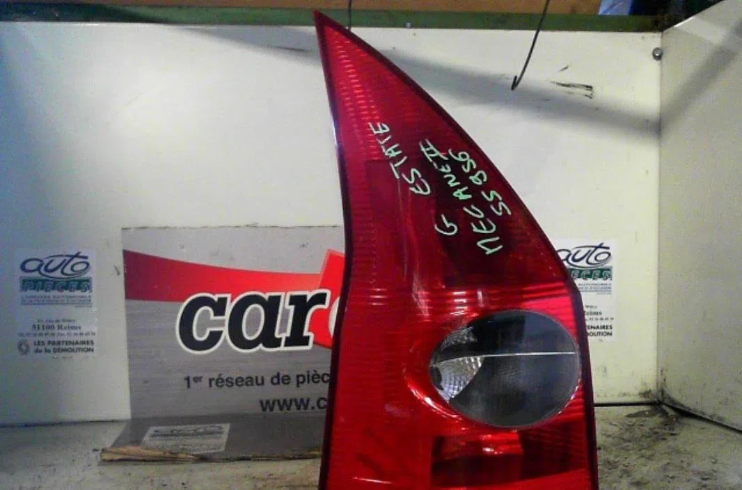 Feu arrière gauche Renault MEGANE II Break (KM0-1_) 1.5 dci (km02, km13) (2004-2006) occasion