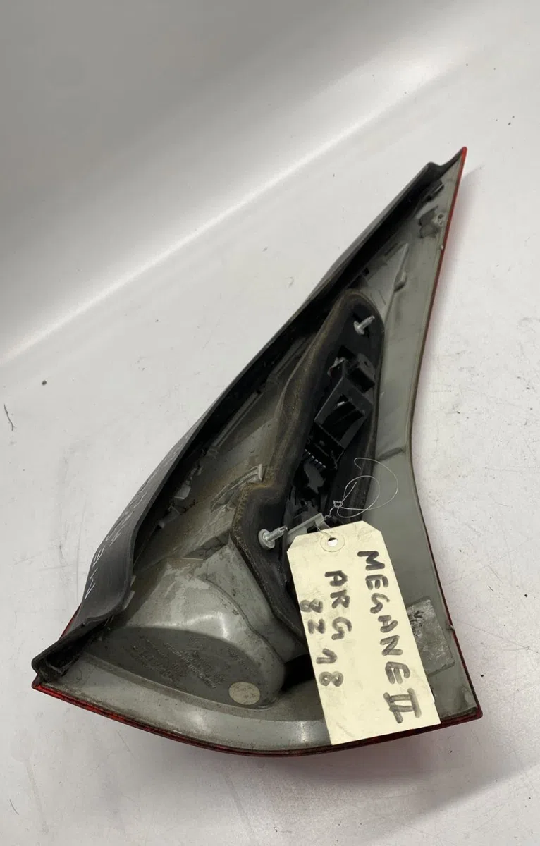 Feu arrière gauche Renault MEGANE II Break (KM0-1_) 1.9 dci (2005-2009) occasion
