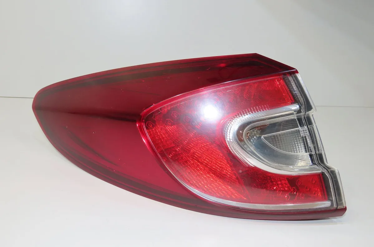Feu arrière gauche Renault MEGANE III Grandtour (KZ0-1) 1.6 dci (kz00, kz12, kz13) (2011) occasion