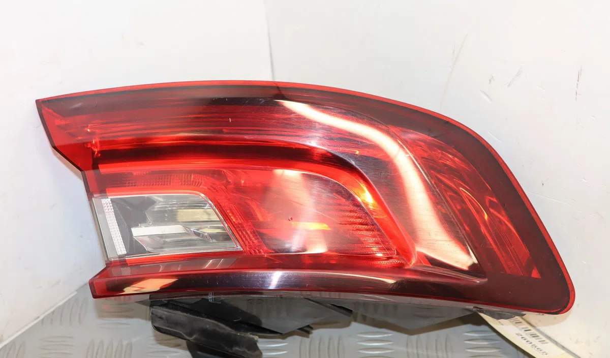Feu arrière gauche Renault MEGANE IV 3-5 portes (B9A-M-N_) 1.2 tce 100 (b9ms) (2015) occasion