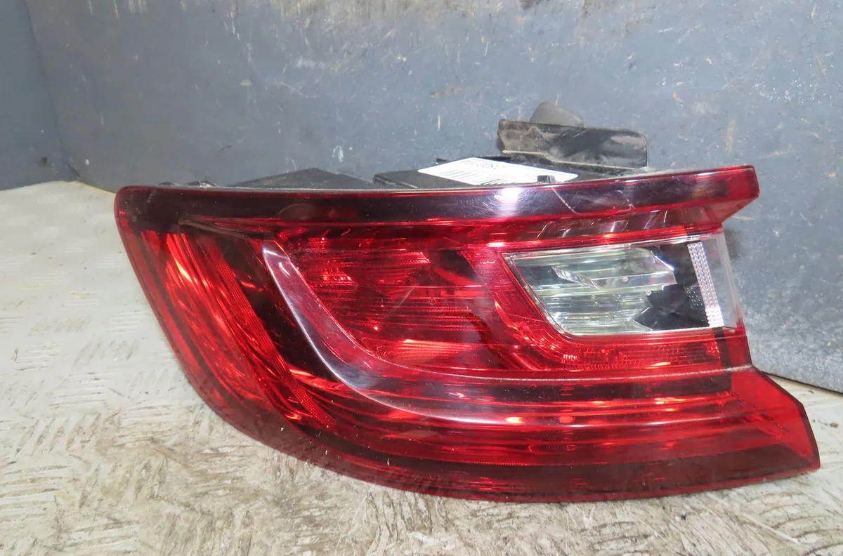 Feu arrière gauche Renault MEGANE IV 3-5 portes (B9A-M-N_) 1.5 dci 110 (b9a3) (2015) occasion