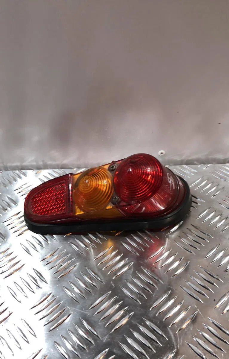 Feu arrière gauche RENAULT R4 FOURGONNETTE occasion