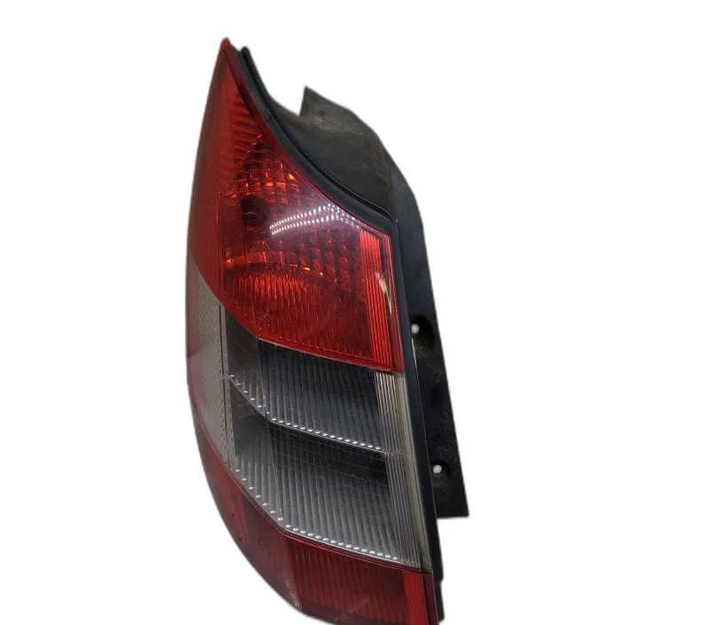FEU ARRIERE GAUCHE RENAULT SCENIC I 8200493374
