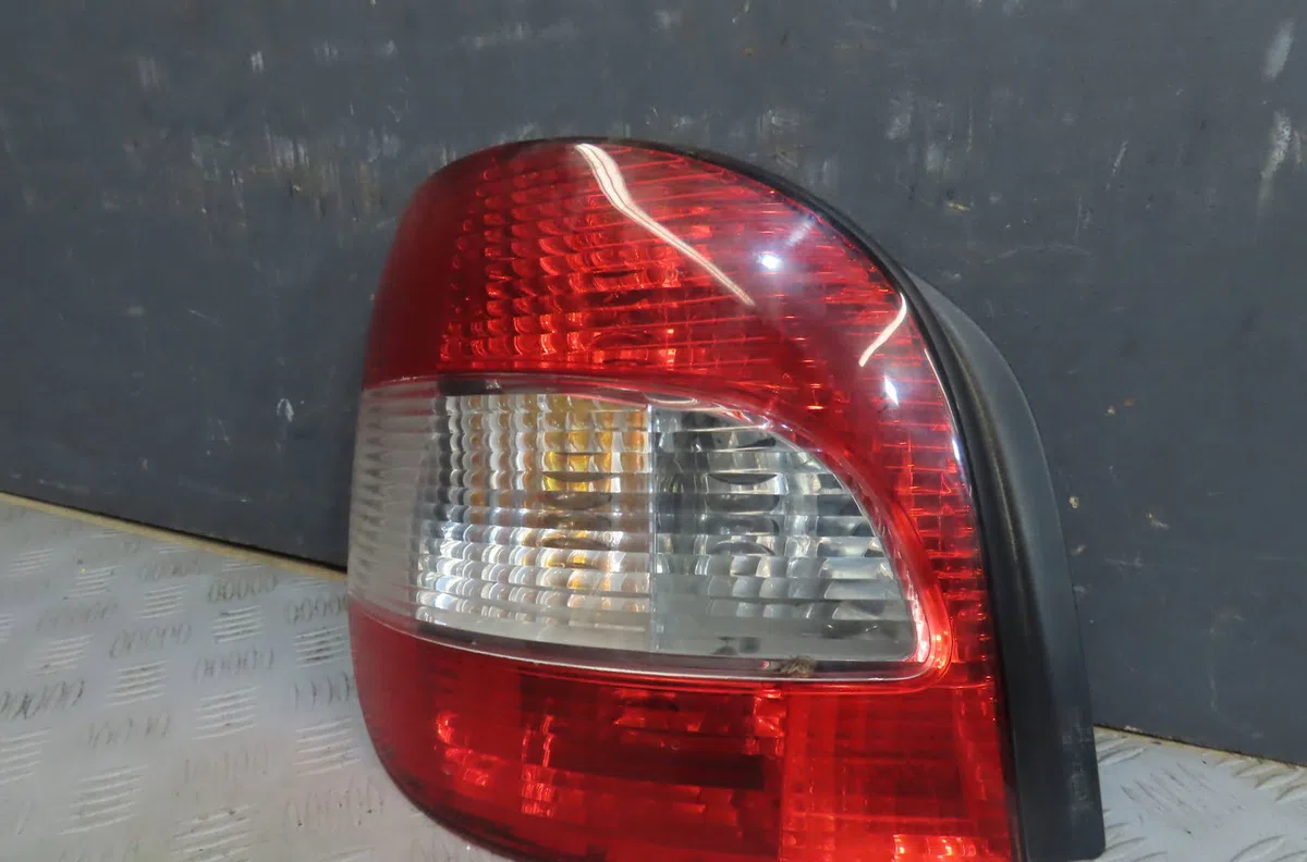 Feu arrière gauche Renault SCÉNIC I Monospace (JA0-1_, FA0_) 2.0 16v rx4 (2000-2003) occasion