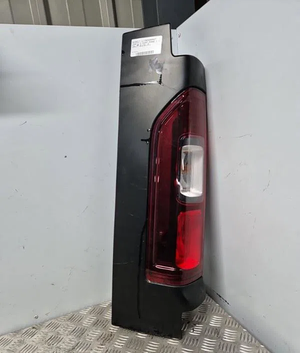 Feu arrière gauche RENAULT TRAFIC 3 COURT PHASE 1 occasion