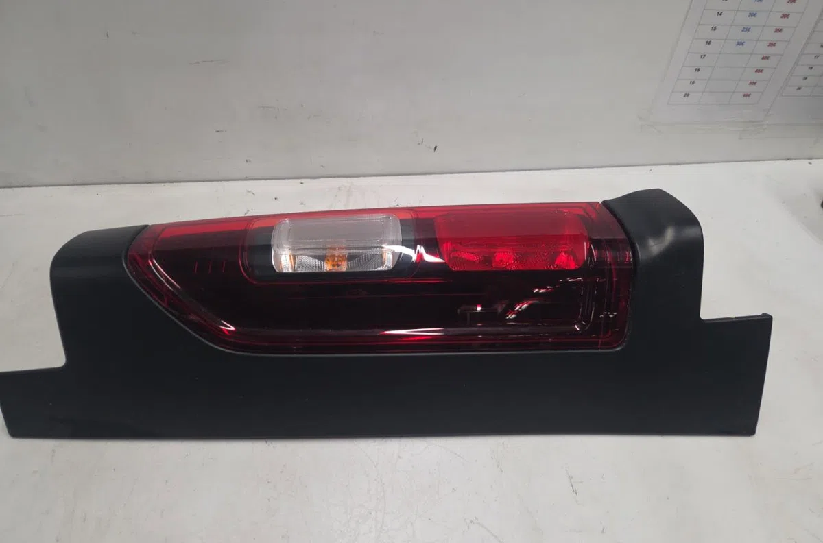 Feu arrière gauche RENAULT TRAFIC 3 LONG PHASE 1 occasion