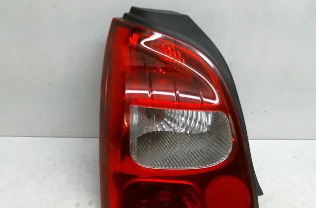 Feu arrière gauche Renault TWINGO II (CN0_) 1.5 dci 75 (2010) 3 portes occasion