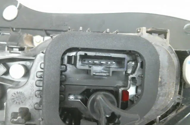 Feu arrière gauche Renault TWINGO III (BCM_, BCA_) 1.0 sce 70 (2014) 5 portes occasion