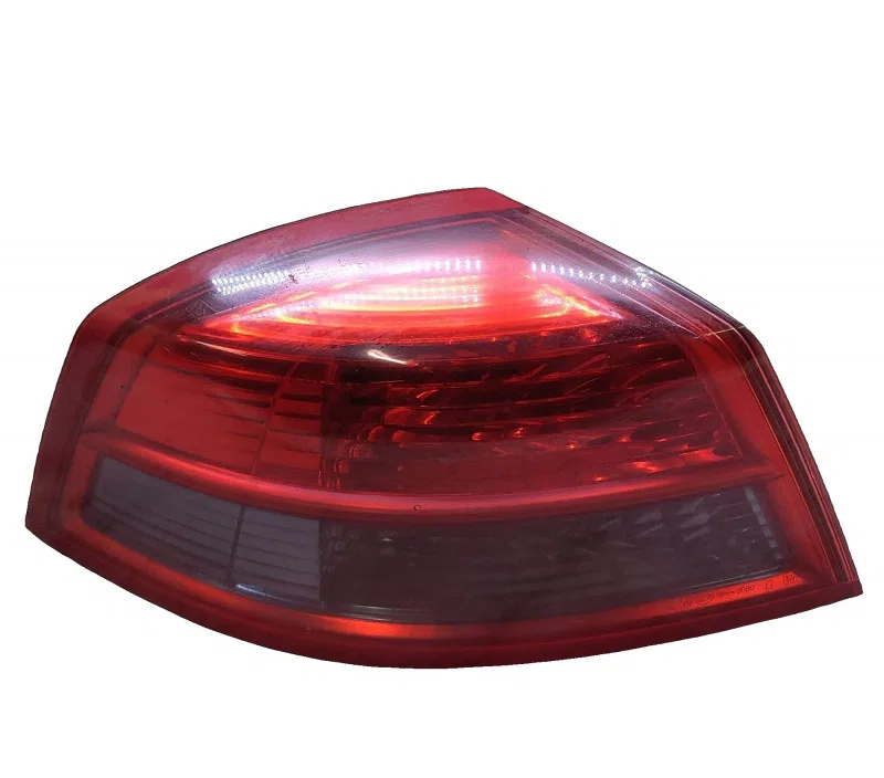 FEU ARRIERE GAUCHE RENAULT VELSATIS 8200014359