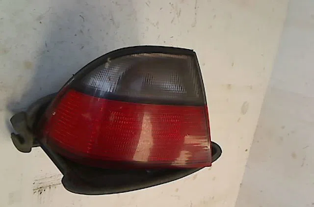 Feu arrière gauche SAAB 9 5 1 2001 occasion