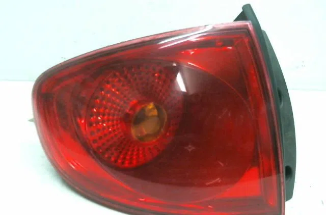 Feu arrière gauche Seat ALTEA (5P1) 1.9 tdi (2004) 5 portes occasion