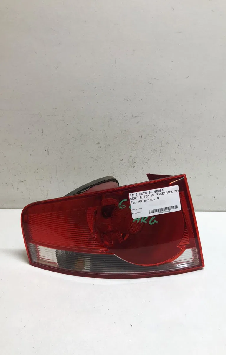 Feu arrière gauche Seat ALTEA XL (5P5, 5P8) 1.6 tdi (2009) occasion