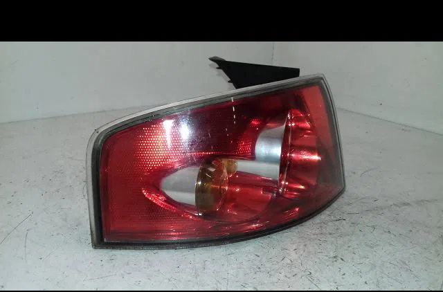 Feu arrière gauche Seat IBIZA III (6L1) 1.9 sdi (2002-2005) occasion