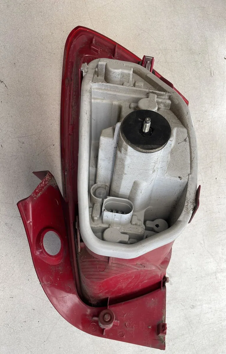Feu arrière gauche Seat IBIZA IV (6J5, 6P1) 1.2 tdi (2010-2015) occasion