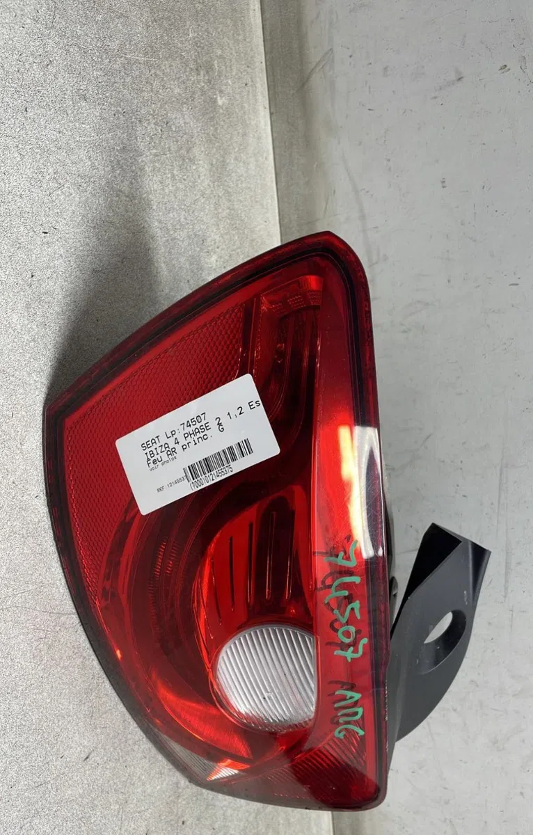 Feu arrière gauche Seat IBIZA IV (6J5, 6P1) 1.2 tsi (2010-2012) 5 portes occasion