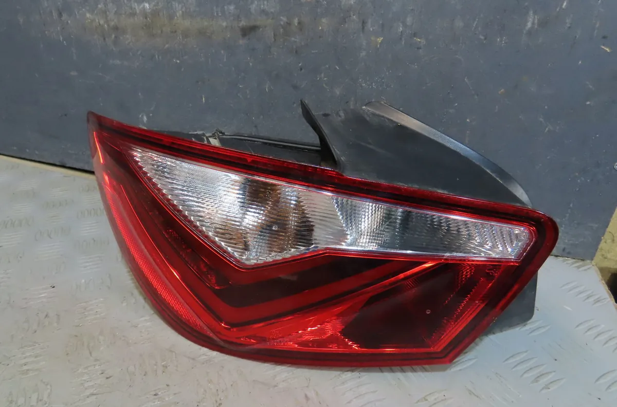 Feu arrière gauche Seat IBIZA IV (6J5, 6P1) 1.2 tsi (2010-2012) occasion