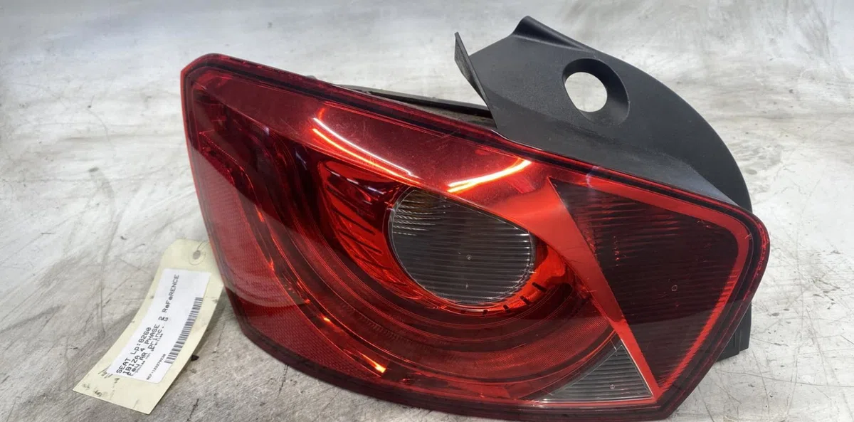 Feu arrière gauche Seat IBIZA IV (6J5, 6P1) 1.6 tdi (2009-2015) occasion