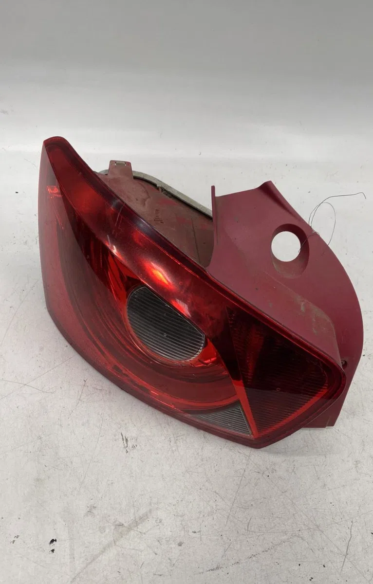 Feu arrière gauche Seat IBIZA IV (6J5, 6P1) 1.9 tdi (2008-2010) occasion