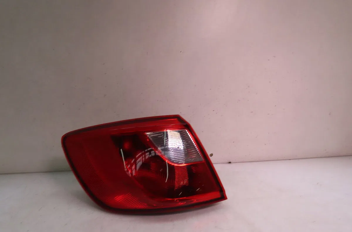 Feu arrière gauche Seat IBIZA IV ST (6J8, 6P8) 1.6 tdi (2010-2015) occasion