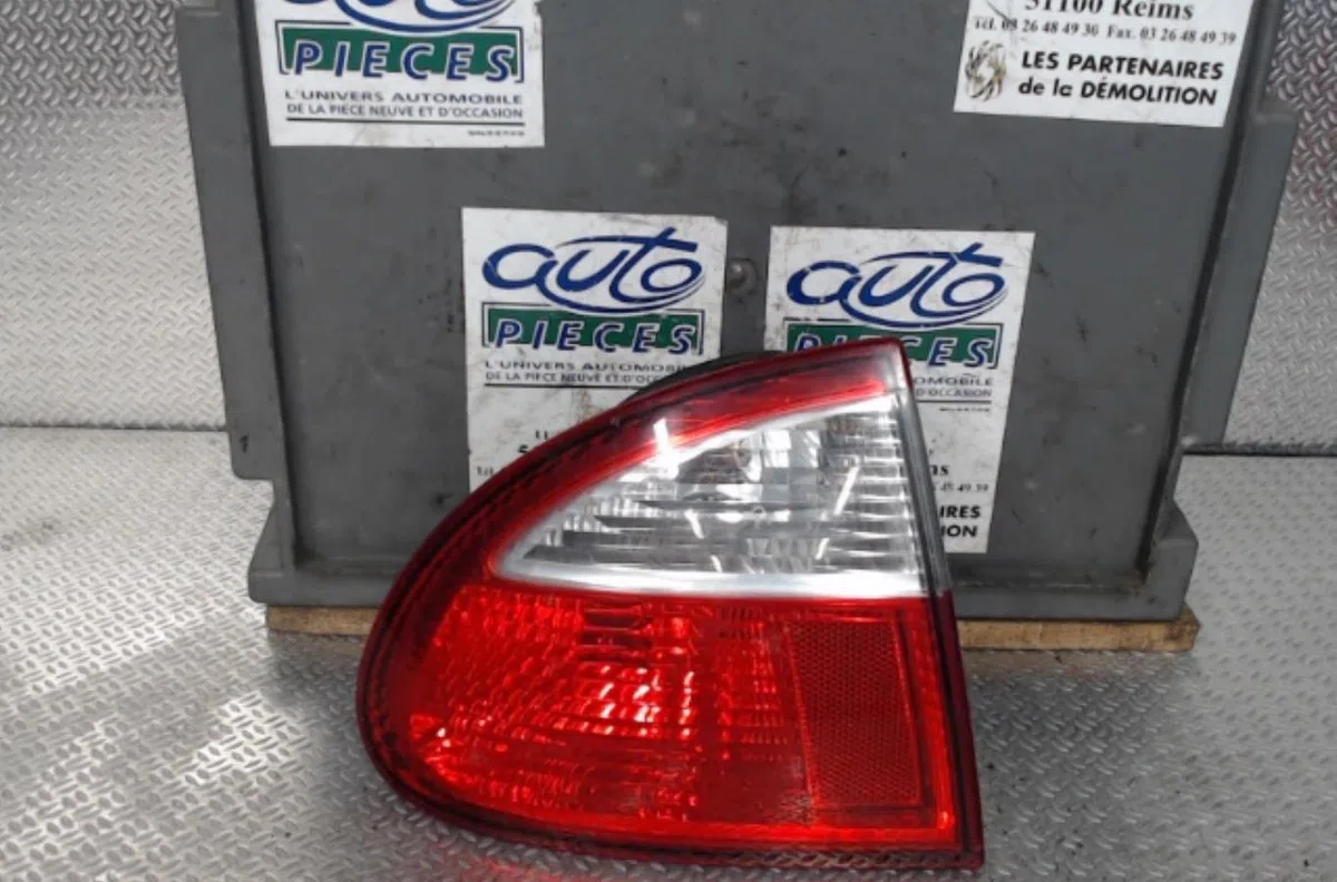 Feu arrière gauche Seat LEON (1M1) 1.4 16v (1999-2006) occasion