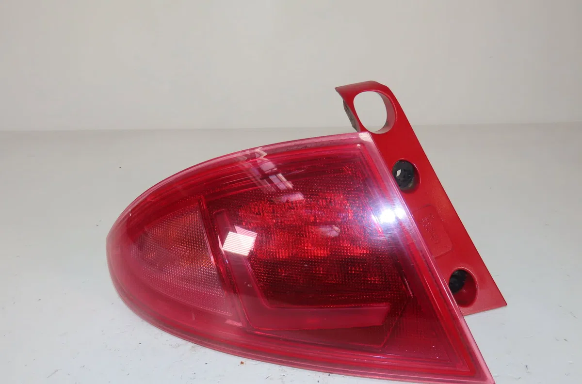 Feu arrière gauche Seat LEON (1P1) 1.4 tsi (2007-2012) occasion