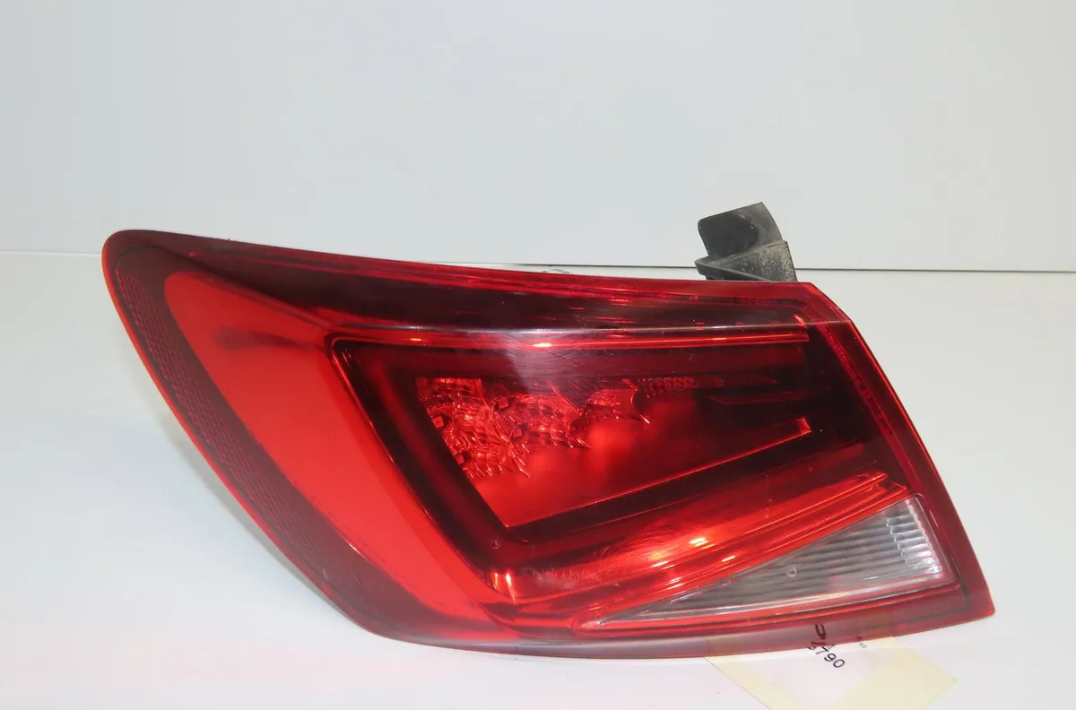 Feu arrière gauche Seat LEON (5F1) 2.0 tdi (2012-2020) 5 portes occasion