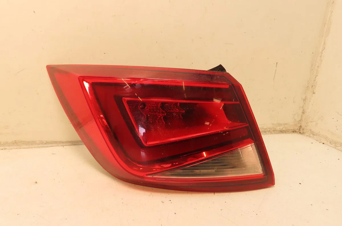 Feu arrière gauche Seat LEON ST (5F8) 2.0 tdi (2013-2018) occasion