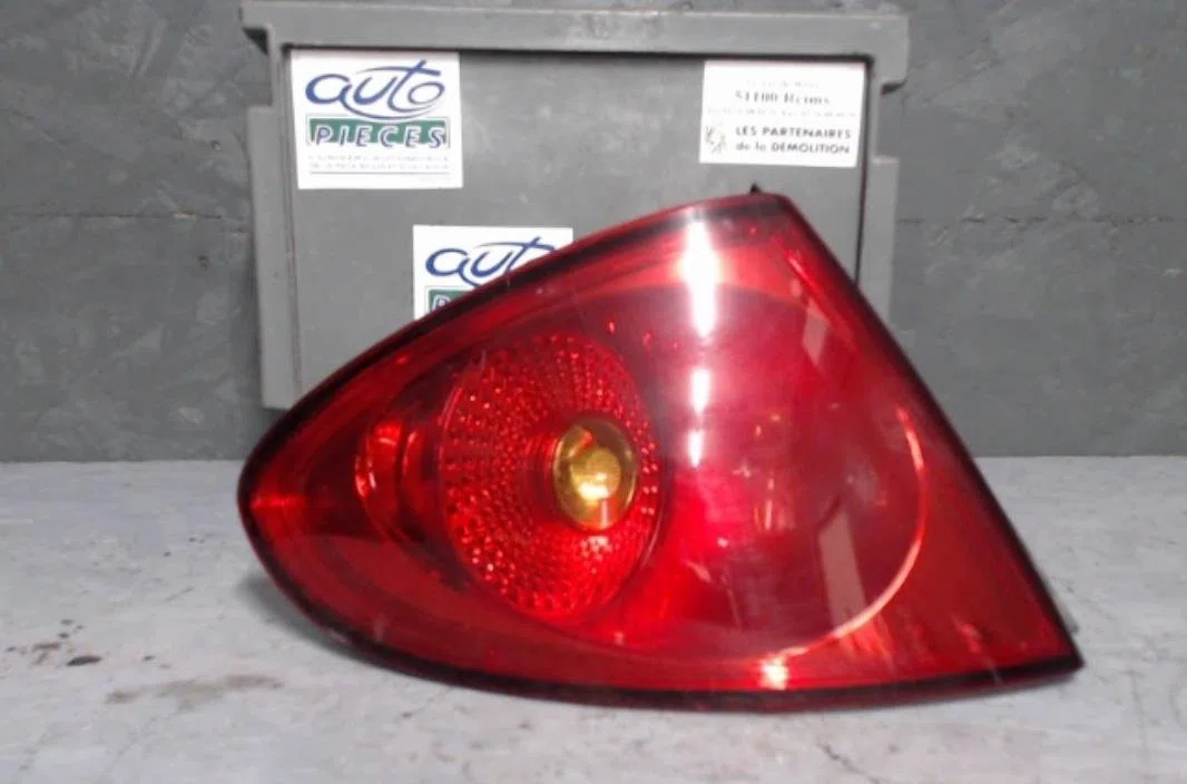 Feu arrière gauche Seat TOLEDO III (5P2) 2.0 tdi 16v (2004-2009) occasion