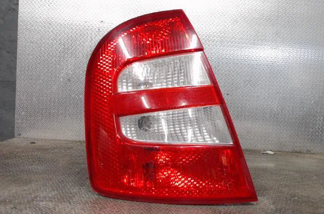 Feu arrière gauche SKODA FABIA  0 occasion
