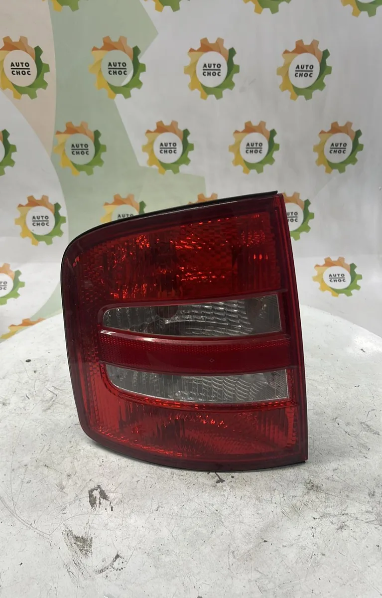 Feu arrière gauche SKODA FABIA 1 PHASE 1 BREAK occasion