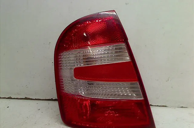 Feu arrière gauche Skoda FABIA I (6Y2) 1.9 tdi (2000-2008) 5 portes occasion