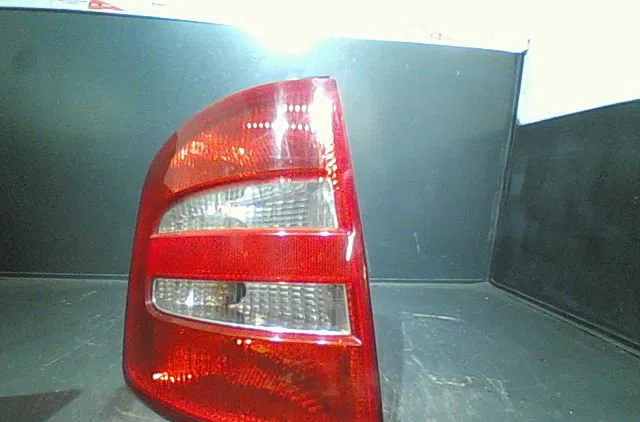 Feu arrière gauche Skoda FABIA I A trois volumes (6Y3) 1.9 tdi (2000-2007) occasion