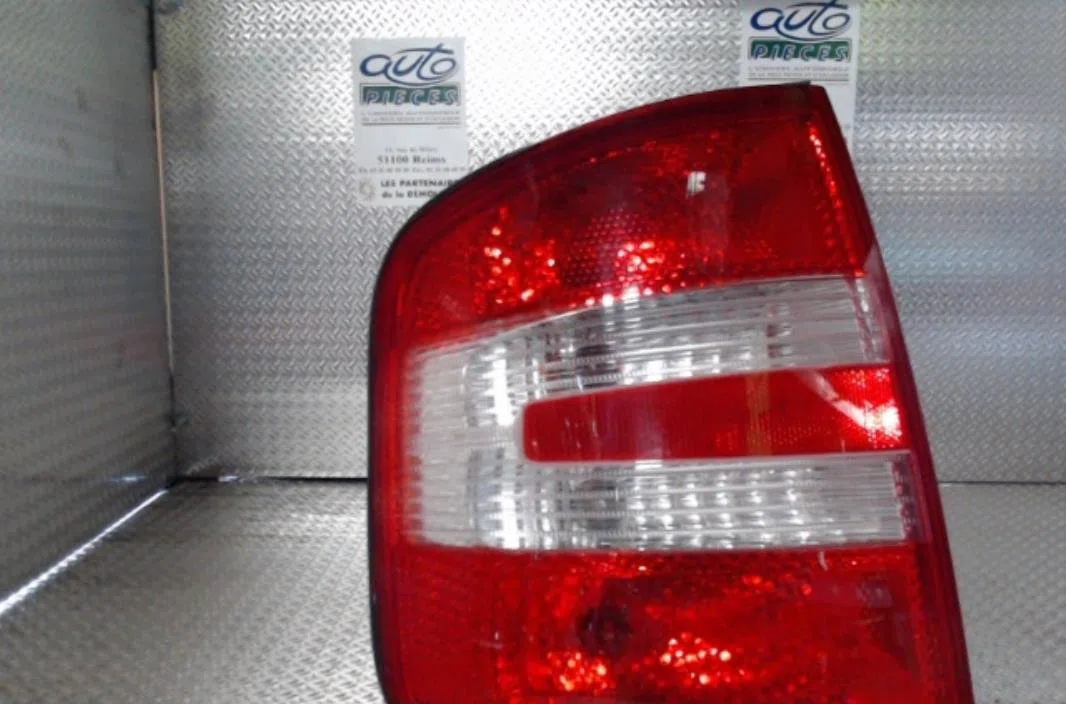 Feu arrière gauche Skoda FABIA I Combi (6Y5) 1.4 tdi (2003-2007) occasion