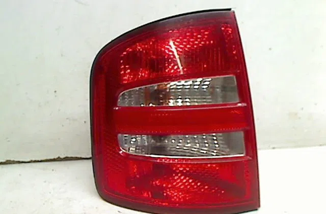 Feu arrière gauche Skoda FABIA I Combi (6Y5) 1.9 tdi (2000-2007) occasion